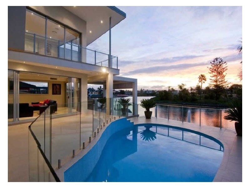 21 Etna St, Surfers Paradise QLD 4217