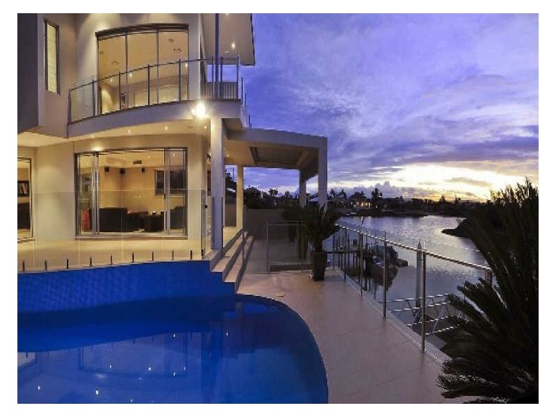 21 Etna St, Surfers Paradise QLD 4217