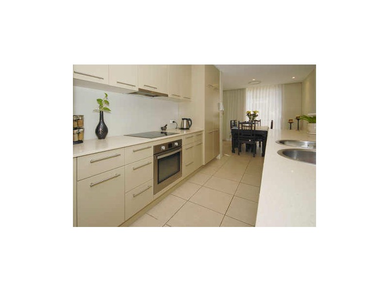 1/5 Miami Key, Broadbeach Waters QLD 4218