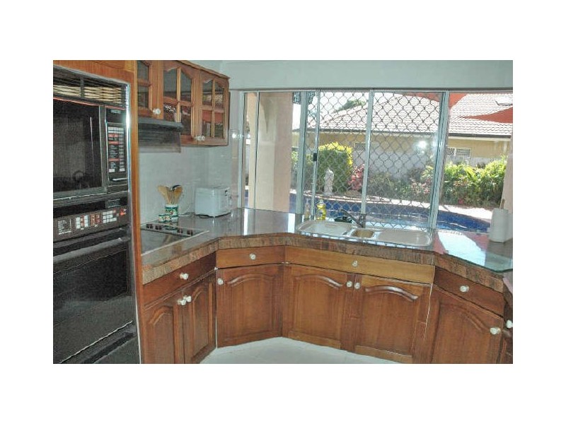 15 Marseille Ct, Bundall QLD 4217