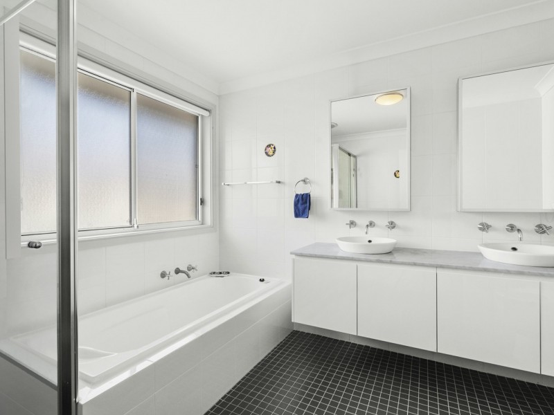 2 Seaview Parade, Belrose NSW 2085