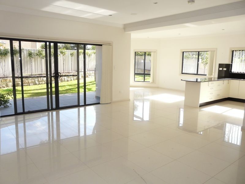 10 Laurie Place, Belrose NSW 2085