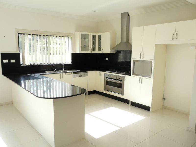 10 Laurie Place, Belrose NSW 2085