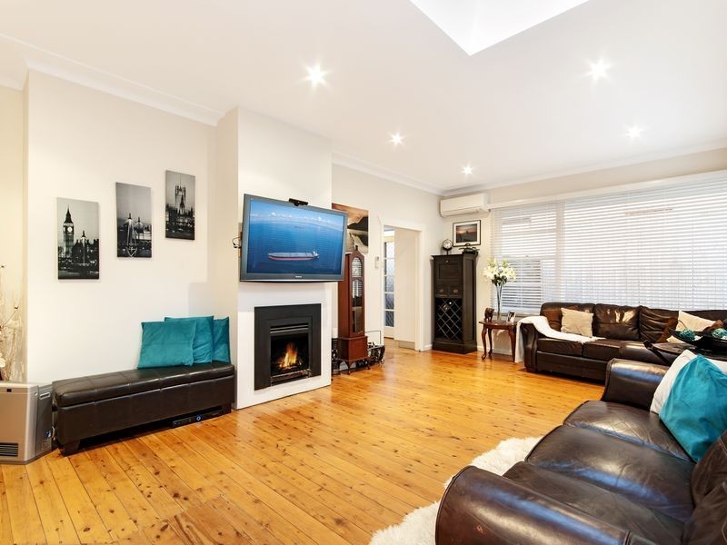 4 Deakin Street, Forestville NSW 2087