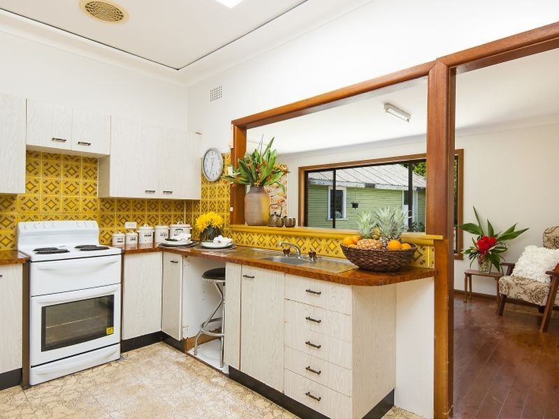 2 Newton Parade, Forestville NSW 2087