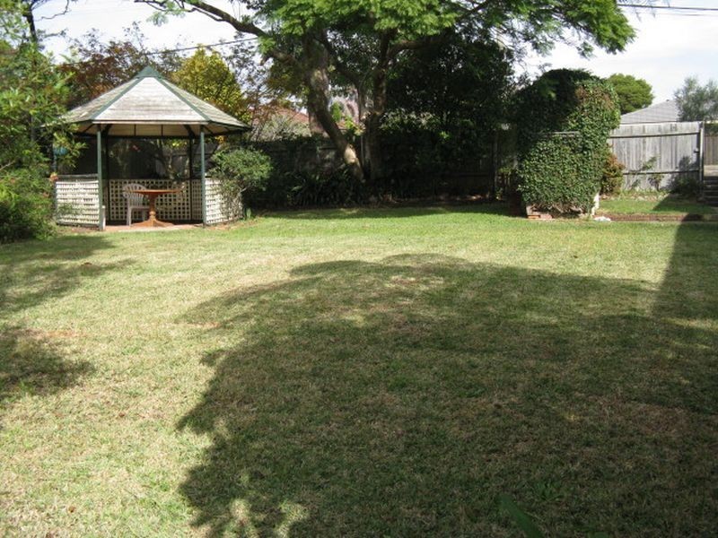 9 Woodlands Road, Forestville NSW 2087