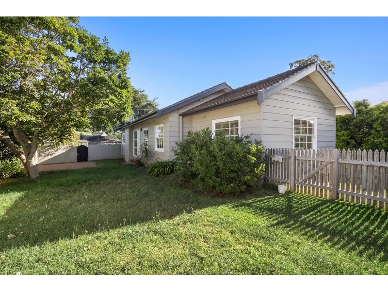 102 Prince Charles Road, Frenchs Forest NSW 2086