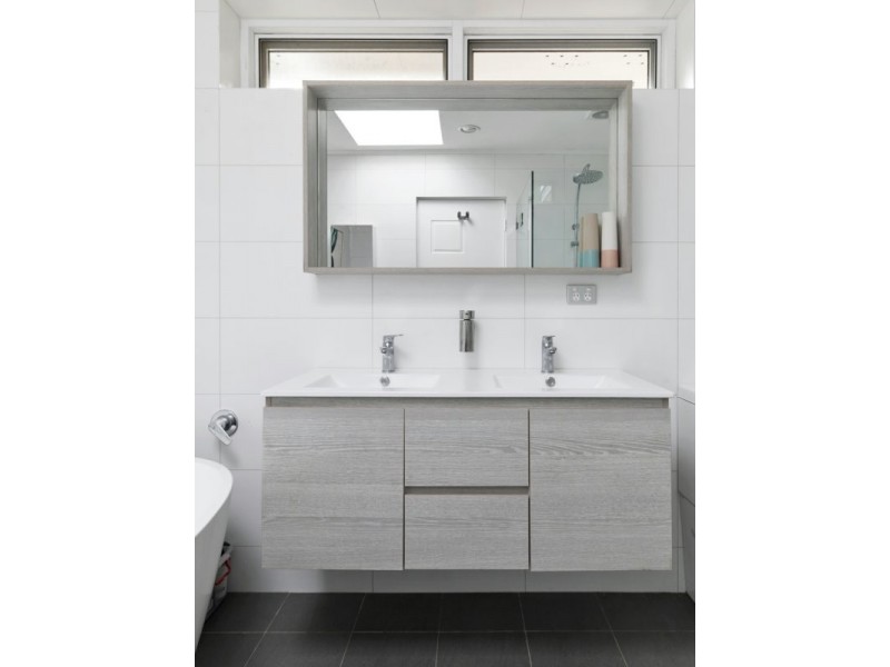 8 Merrilee Crescent, Frenchs Forest NSW 2086