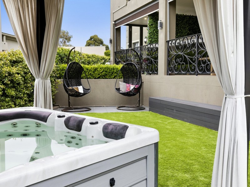 72 Carnarvon Drive, Frenchs Forest NSW 2086