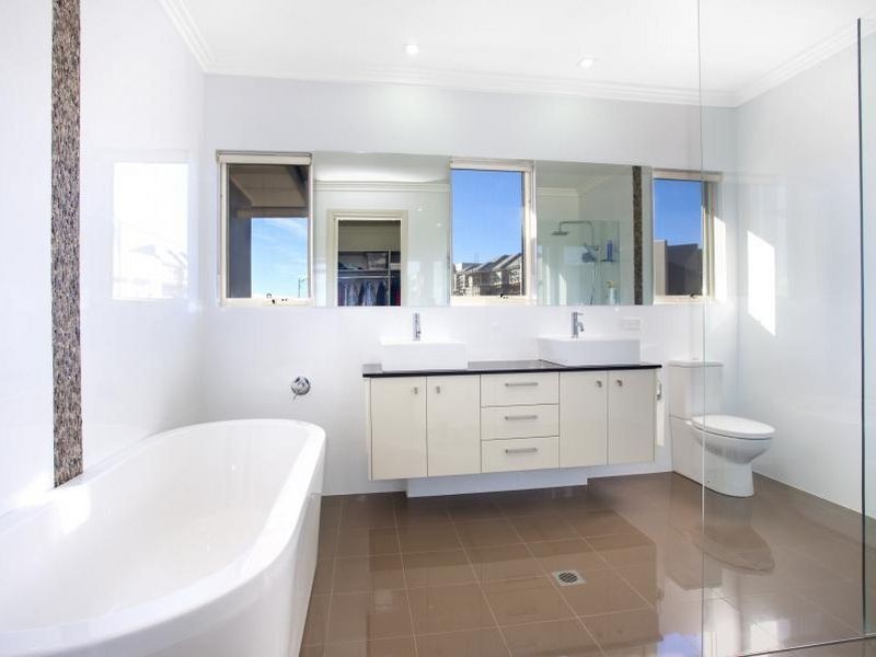 8 Montpellier Rise, Bella Vista NSW 2153