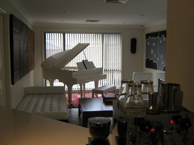 8 Dutton Road, Beaumont Hills NSW 2155