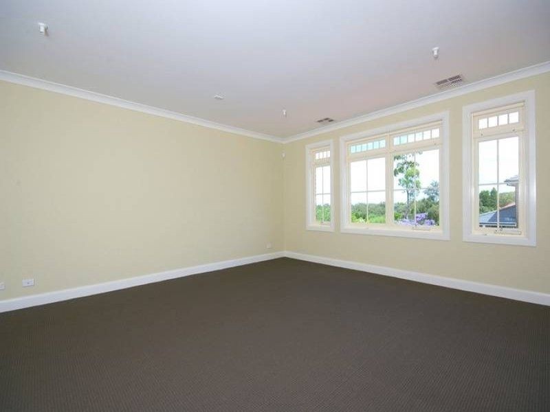 24 Brae Pl, Castle Hill NSW 2154