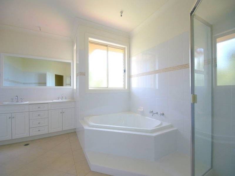 24 Brae Pl, Castle Hill NSW 2154