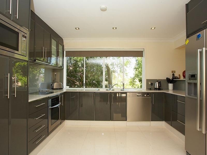 4 Bishopsgate Ave, Castle Hill NSW 2154