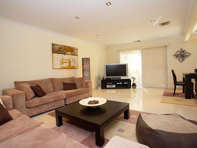 4 Bishopsgate Ave, Castle Hill NSW 2154