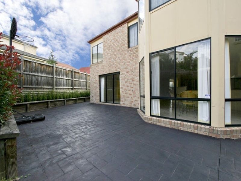 6 Teatree Pl, Beaumont Hills NSW 2155