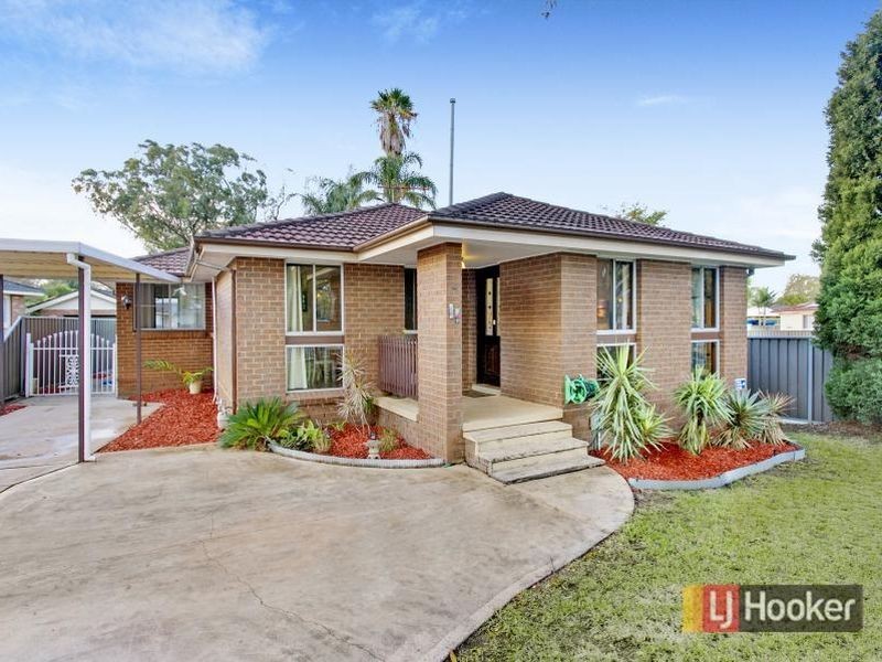 54 Tallagandra Dr, Quakers Hill NSW 2763