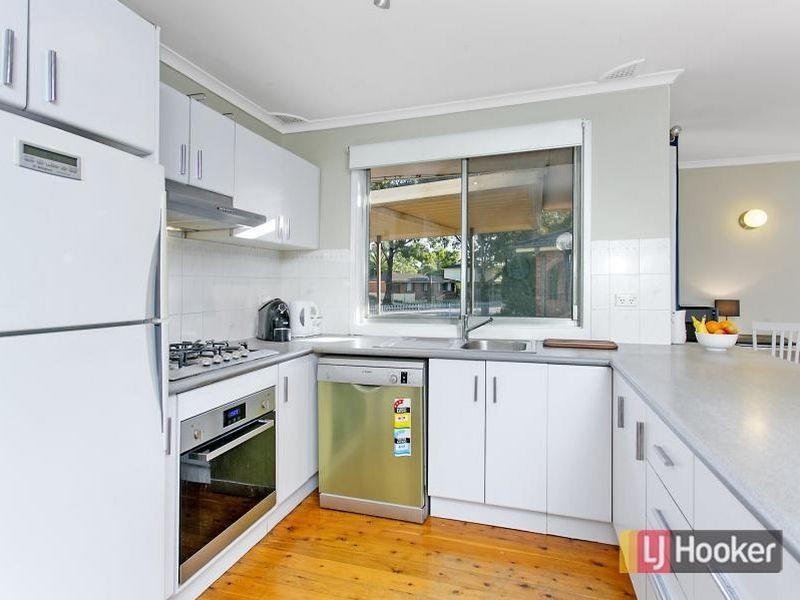 54 Tallagandra Dr, Quakers Hill NSW 2763
