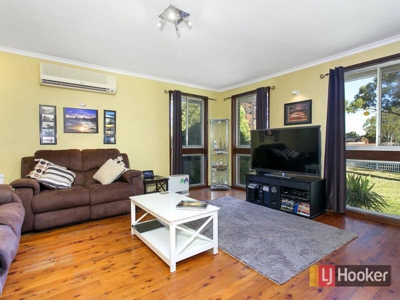 54 Tallagandra Dr, Quakers Hill NSW 2763
