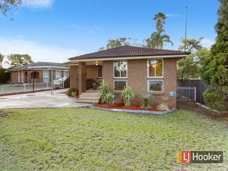 54 Tallagandra Dr, Quakers Hill NSW 2763