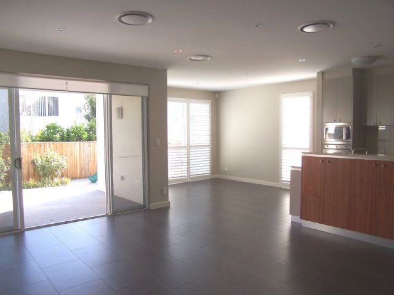 15 Waterstone Cr, Bella Vista NSW 2153