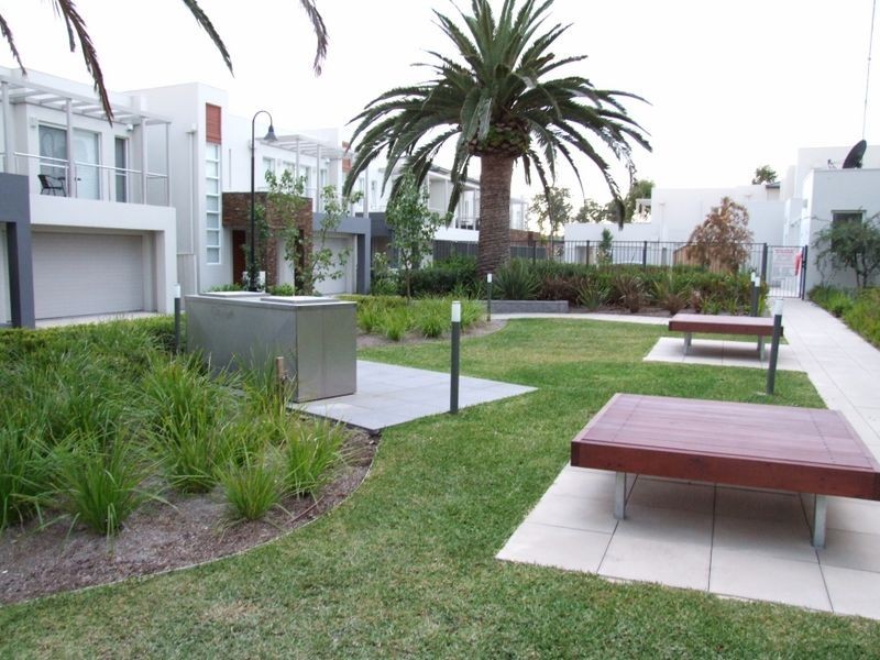 15 Waterstone Cr, Bella Vista NSW 2153