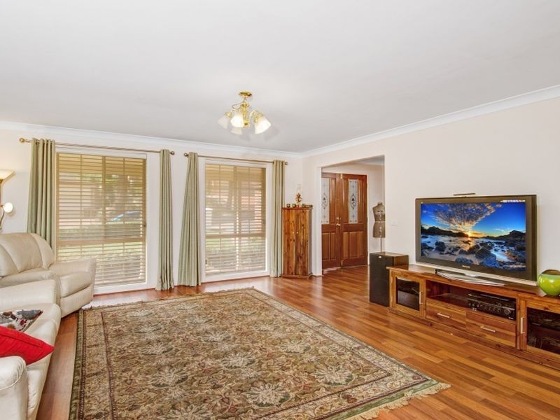 8 Crestview Drive, Glenwood NSW 2768