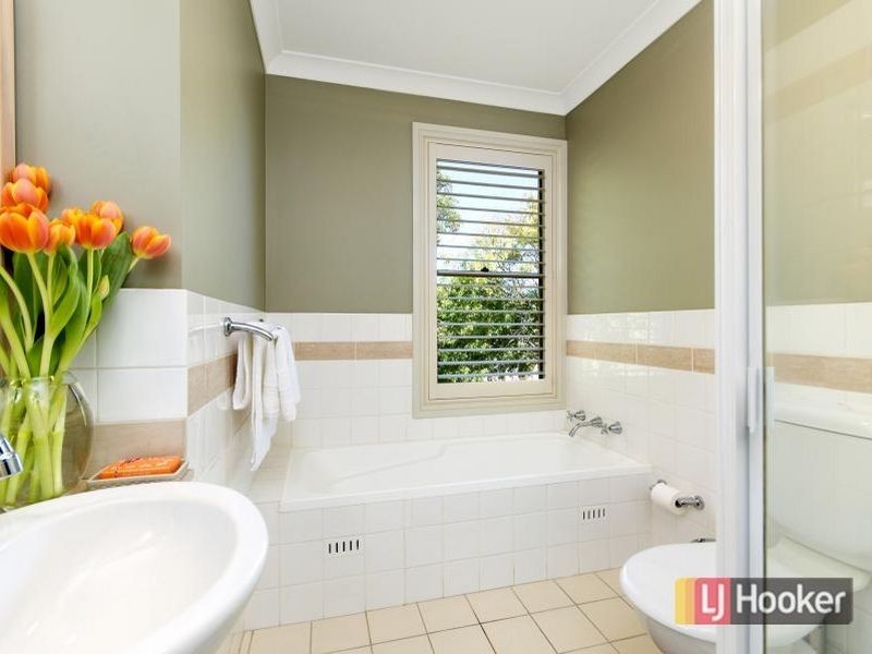 9 Goldfinch Crescent, Bella Vista NSW 2153