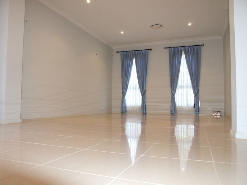 33 Amy Hawkins Cct, Kellyville NSW 2155