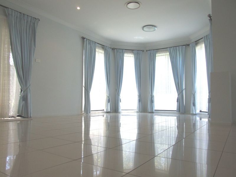 33 Amy Hawkins Cct, Kellyville NSW 2155