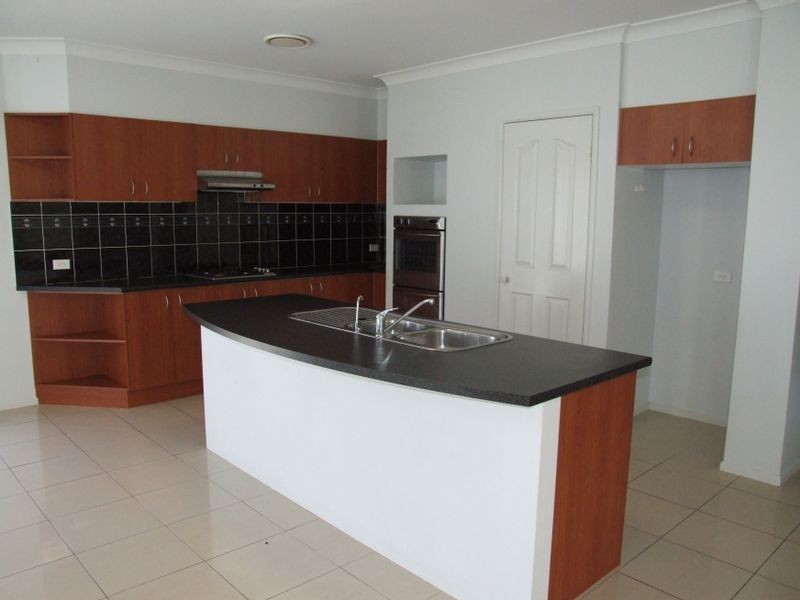 33 Amy Hawkins Cct, Kellyville NSW 2155