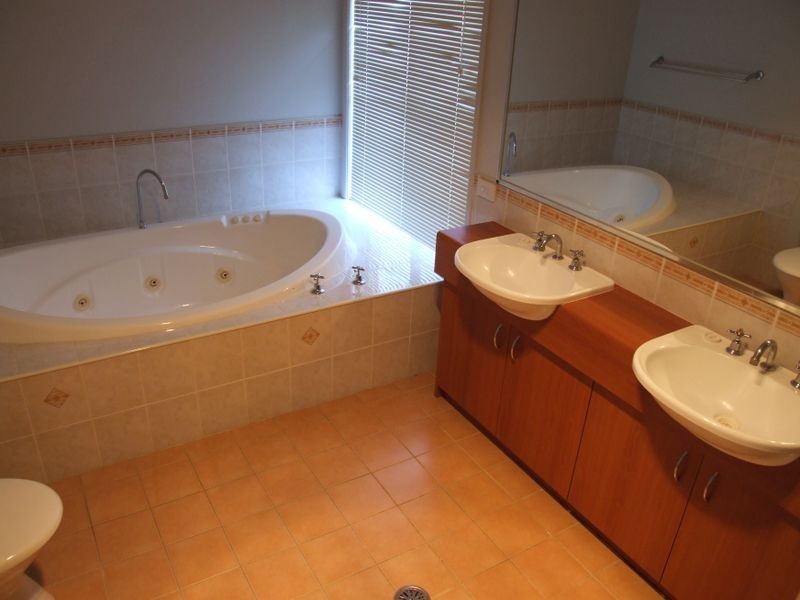 33 Amy Hawkins Cct, Kellyville NSW 2155