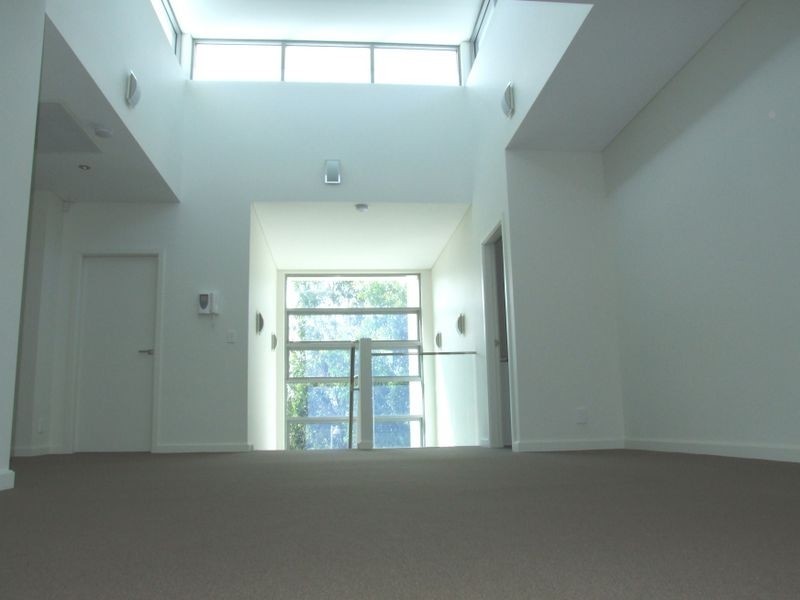 10 Peninsula Way, Bella Vista NSW 2153