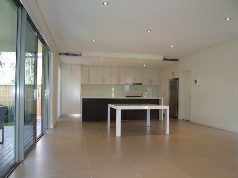 10 Peninsula Way, Bella Vista NSW 2153