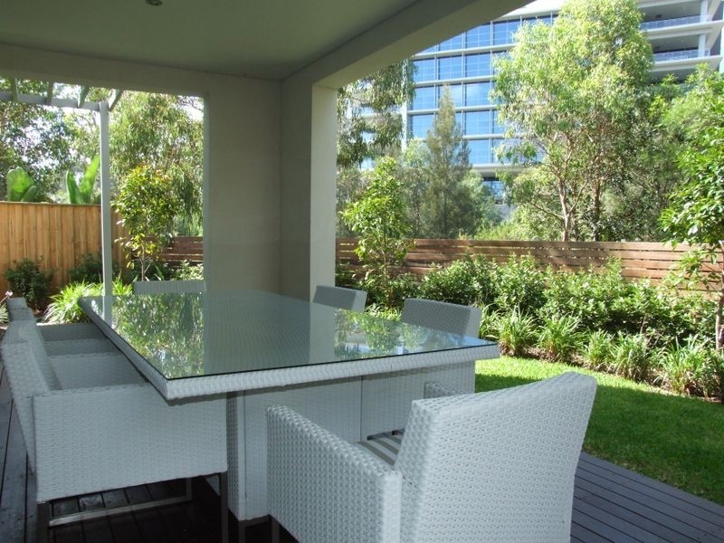 10 Peninsula Way, Bella Vista NSW 2153