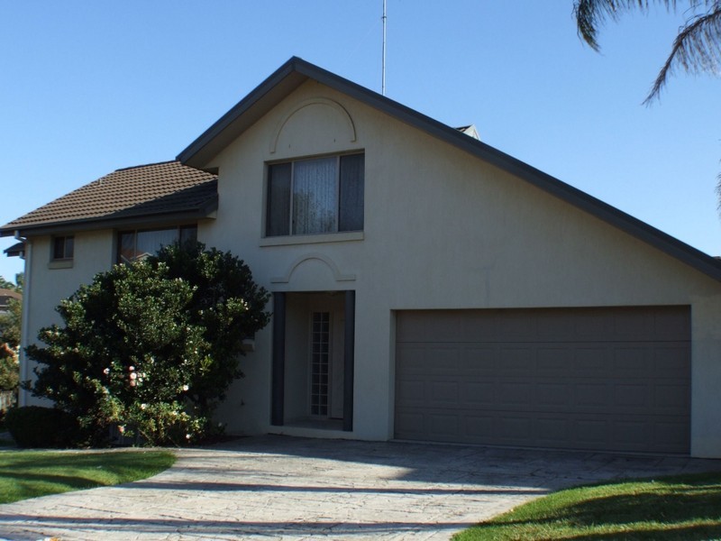 2A Roxburgh Place, Bella Vista NSW 2153