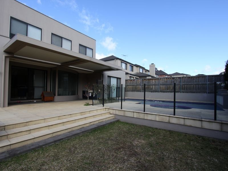 3 Rowenbrae Cres, Bella Vista NSW 2153