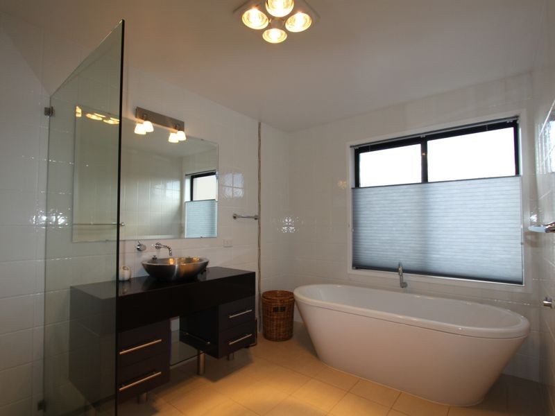 3 Rowenbrae Cres, Bella Vista NSW 2153