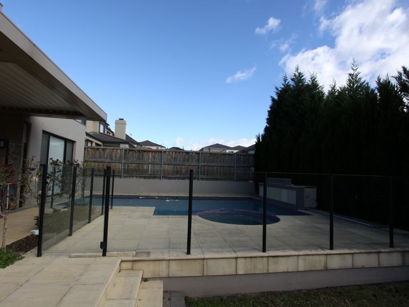 3 Rowenbrae Cres, Bella Vista NSW 2153