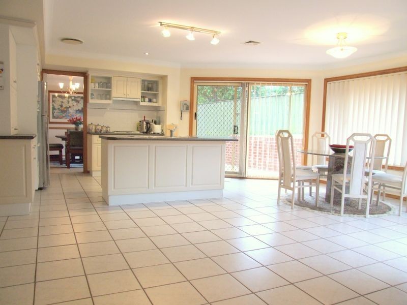 3 Roxburgh Pl, Bella Vista NSW 2153