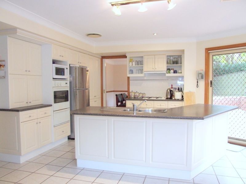 3 Roxburgh Pl, Bella Vista NSW 2153