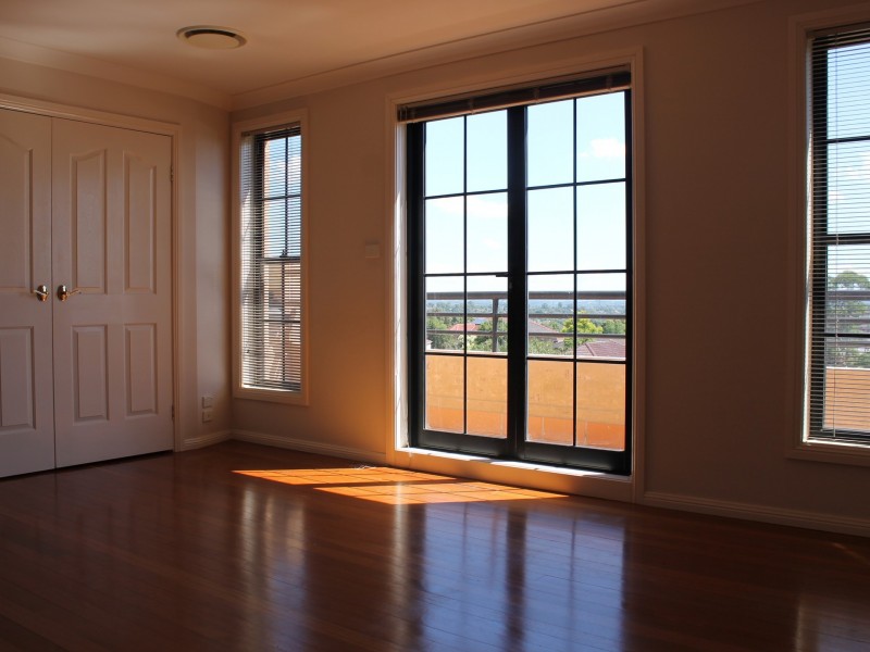 10 Iron Bark Grove, Bella Vista NSW 2153