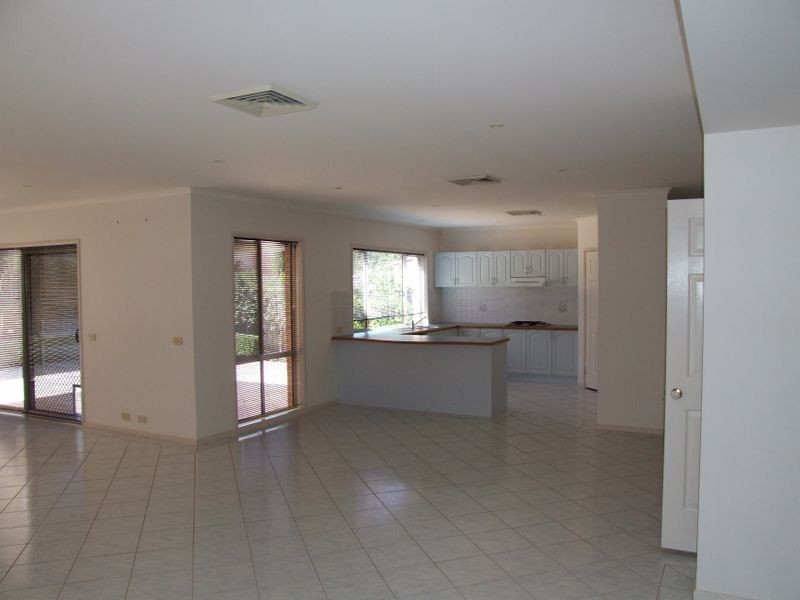 21 Armine Way, Beaumont Hills NSW 2155