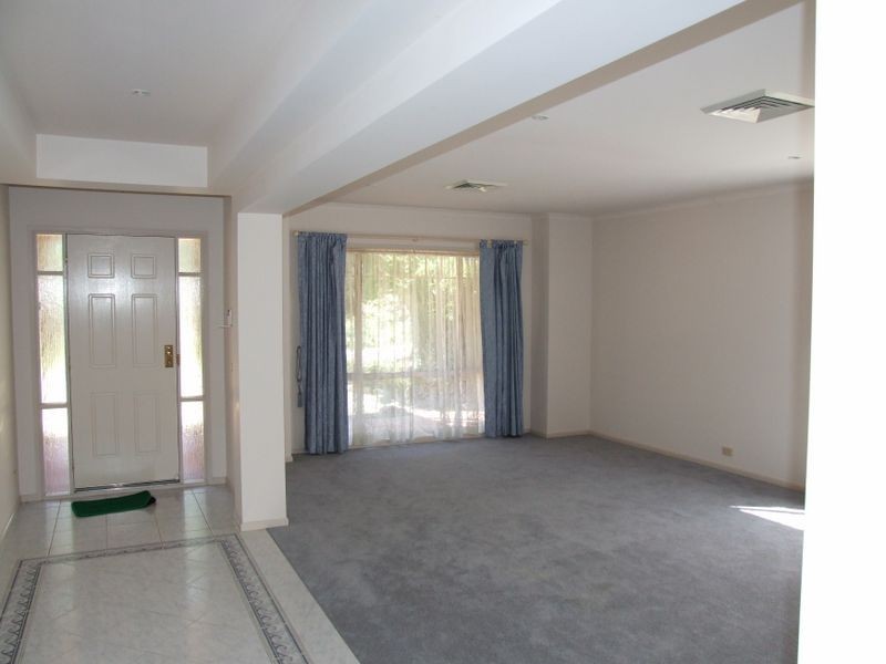 21 Armine Way, Beaumont Hills NSW 2155