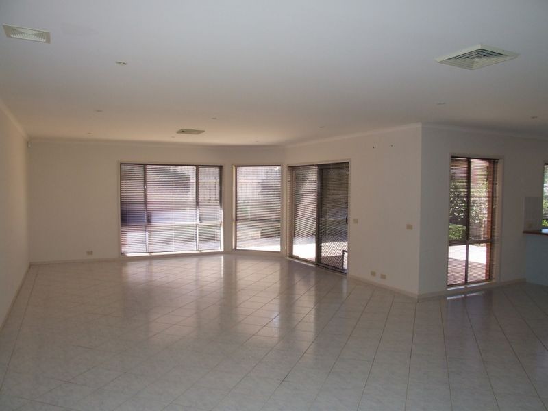 21 Armine Way, Beaumont Hills NSW 2155
