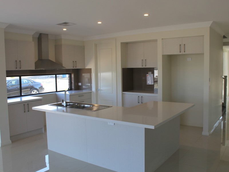 51 Springbrook Blvd, Kellyville NSW 2155