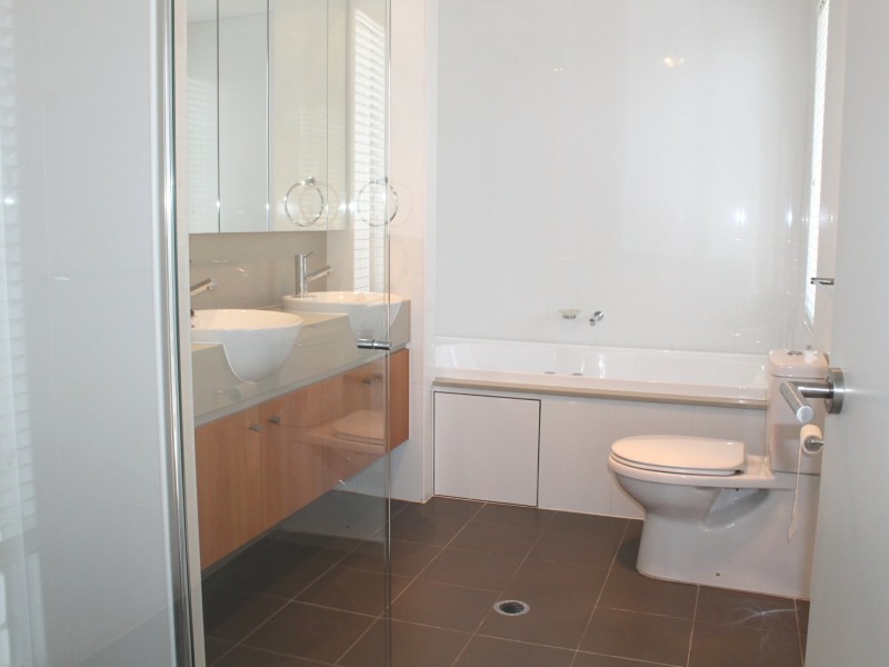 15 Waterstone Crescent, Bella Vista NSW 2153