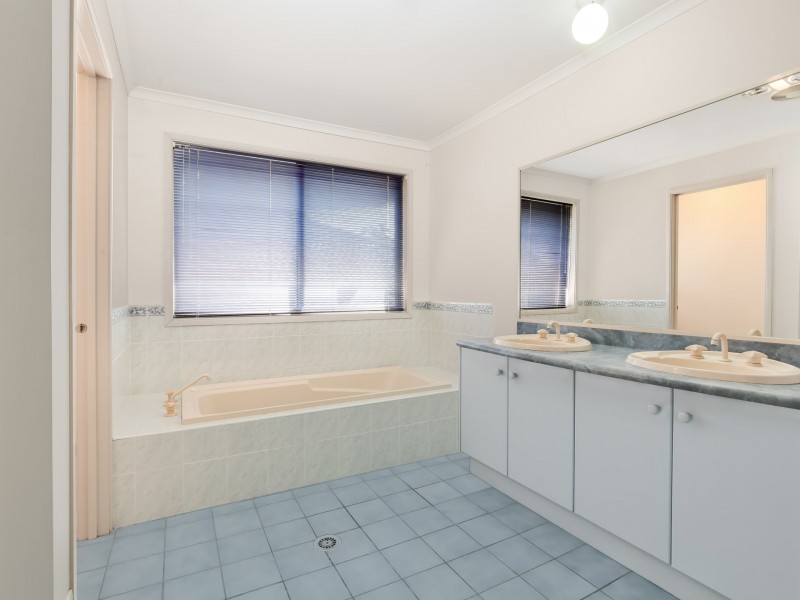 21 Armine Way, Beaumont Hills NSW 2155