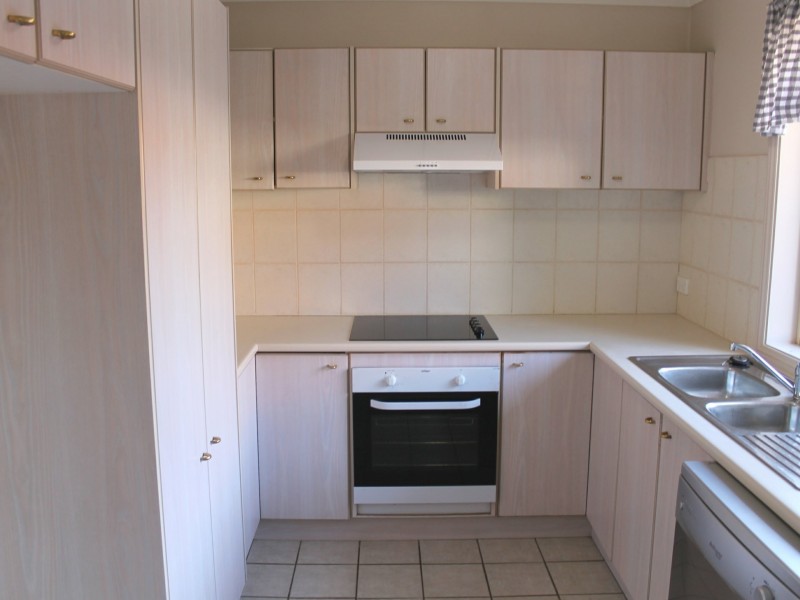 2/211 Old Windsor Rd, Northmead NSW 2152