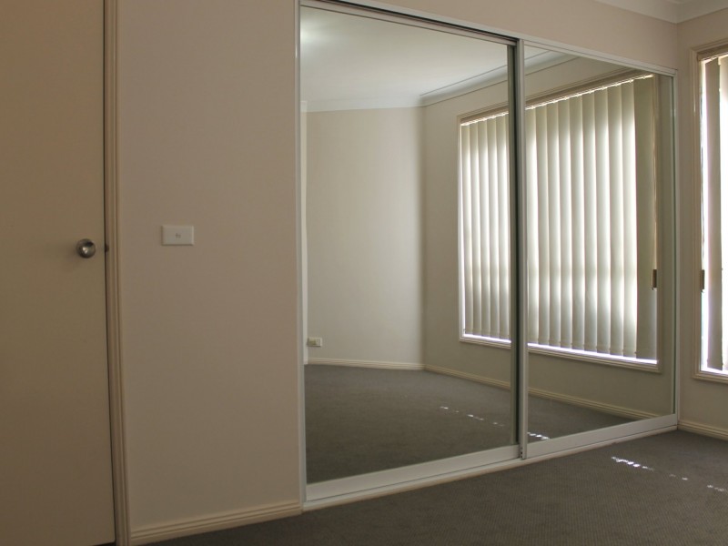 2/211 Old Windsor Rd, Northmead NSW 2152